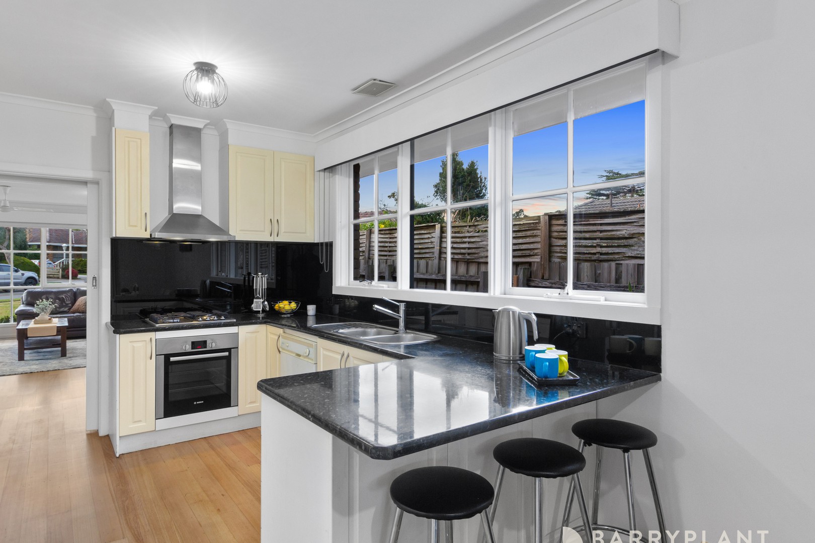 16 Winnifred Crescent, Knoxfield, VIC 3180, Knoxfield - Thumbnail 4