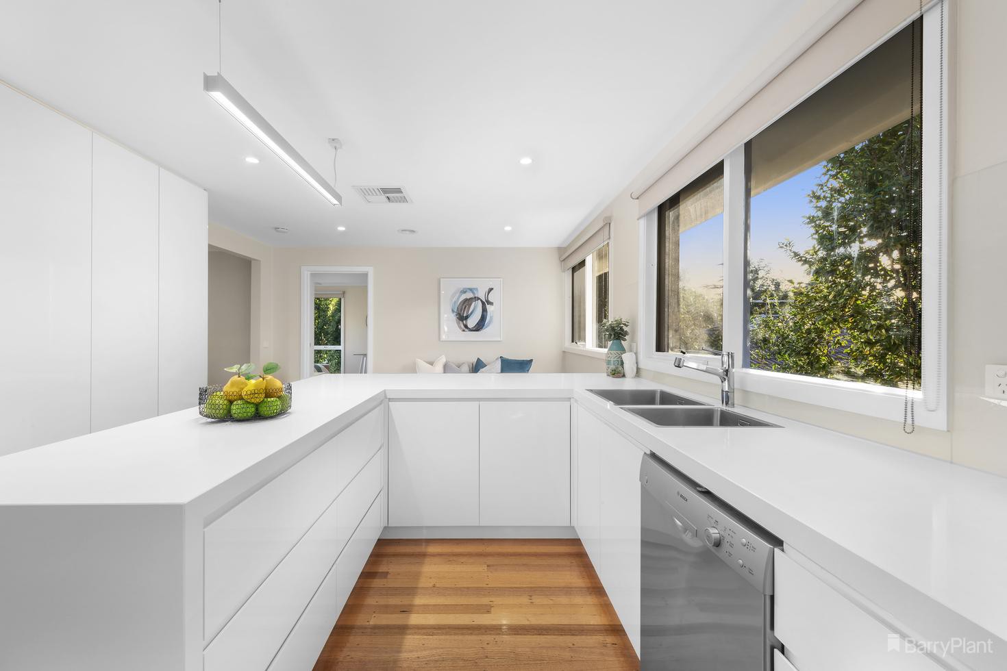 16 Worthing Avenue, Doncaster East, VIC 3109, Doncaster East - Thumbnail 4