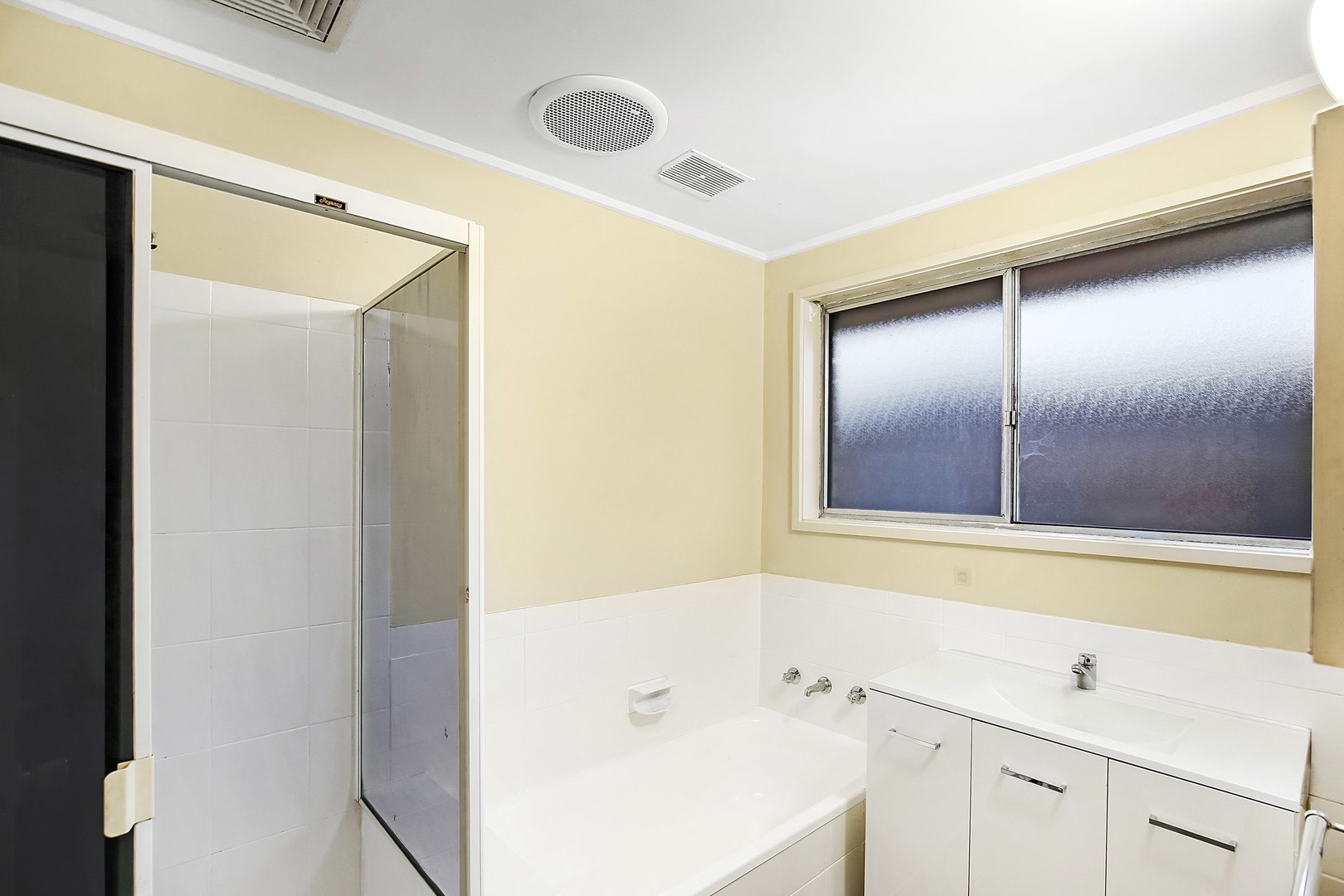 160 Greenwood Drive, Bundoora, VIC 3083 - Thumbnail 2 - 09/09/2026