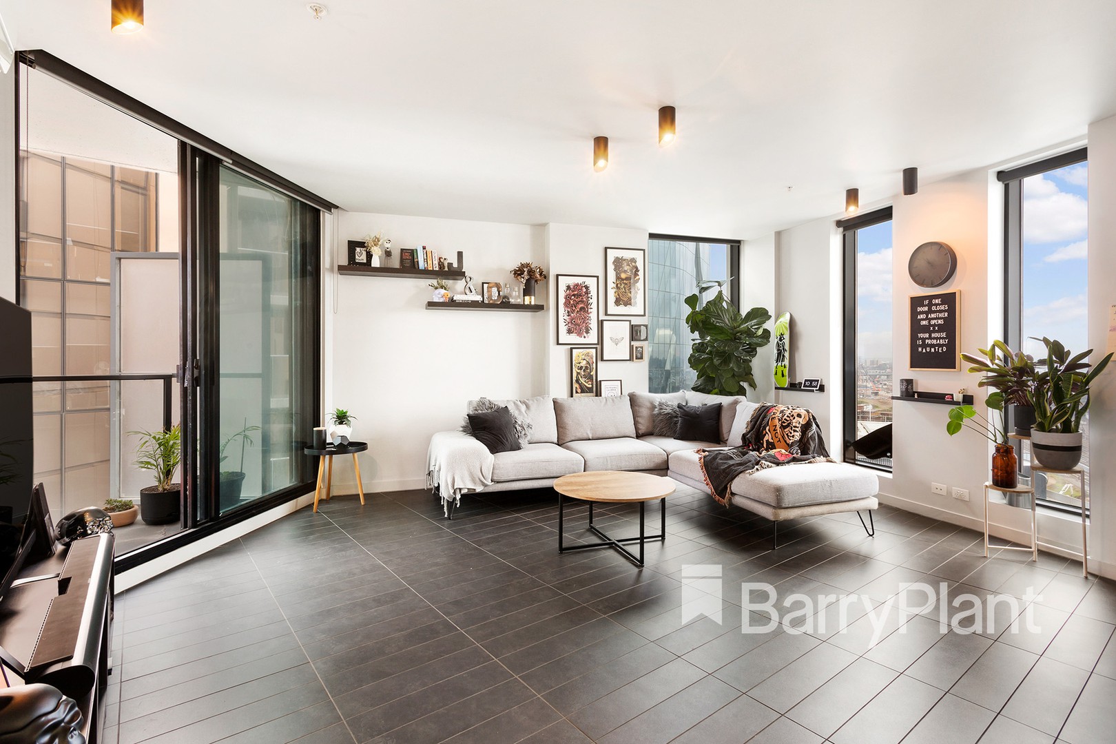 1603/673 La Trobe Street, Docklands, VIC 3008 - Thumbnail 2 - 04/07/2022