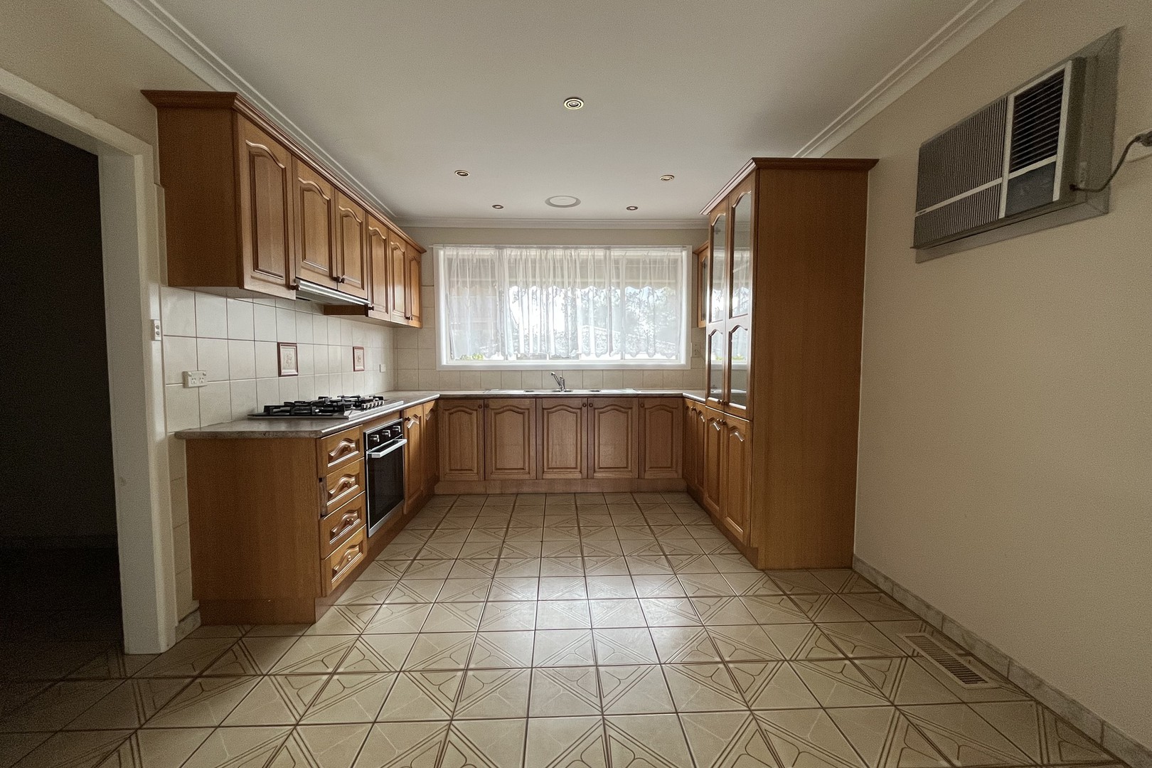 166 Broadhurst Avenue, Reservoir, VIC 3073, Reservoir - Thumbnail 2