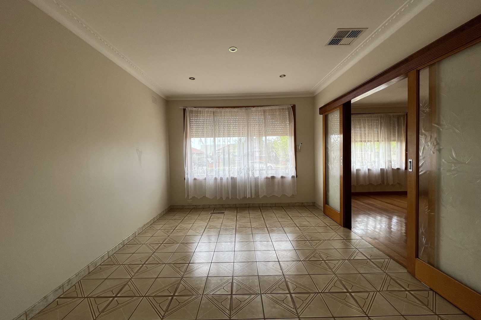 166 Broadhurst Avenue, Reservoir, VIC 3073, Reservoir - Thumbnail 3