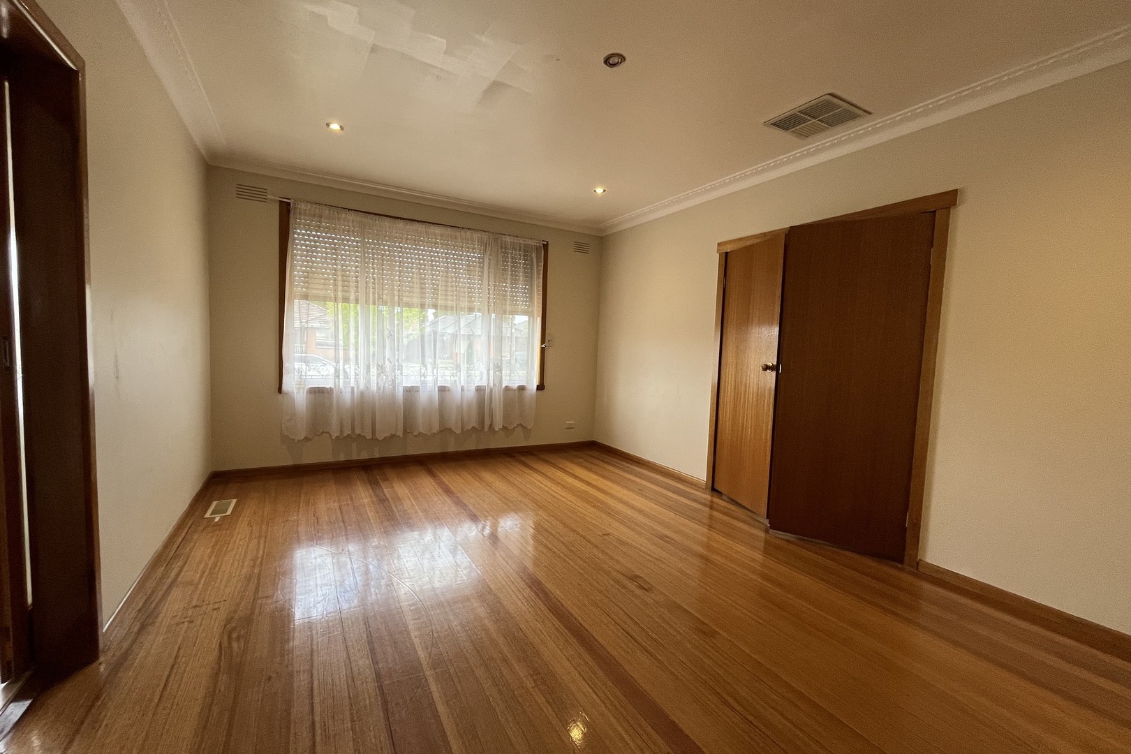 166 Broadhurst Avenue, Reservoir, VIC 3073, Reservoir - Thumbnail 4