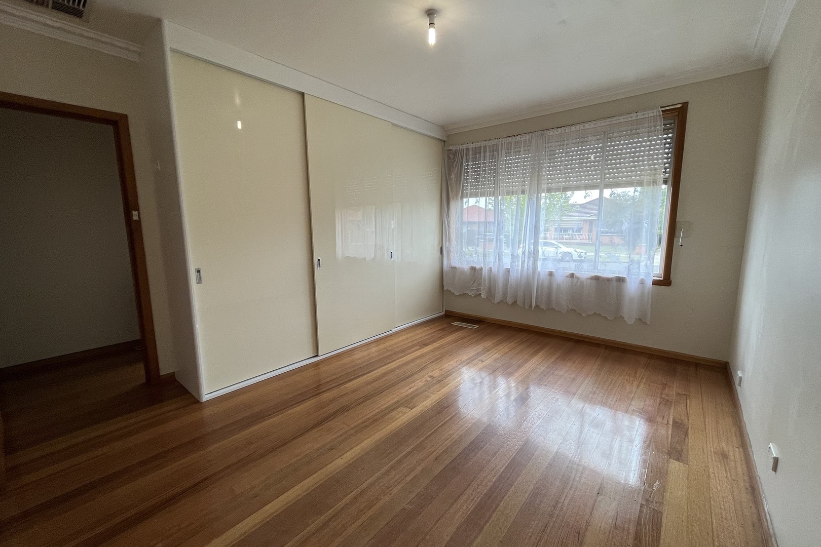 166 Broadhurst Avenue, Reservoir, VIC 3073, Reservoir - Thumbnail 5