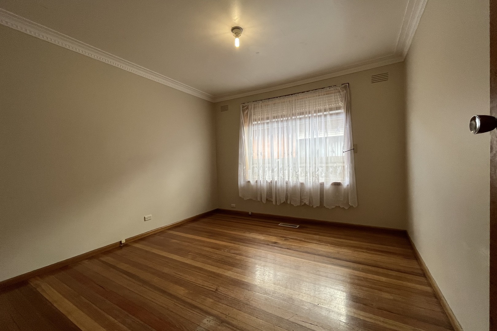 166 Broadhurst Avenue, Reservoir, VIC 3073, Reservoir - Thumbnail 6