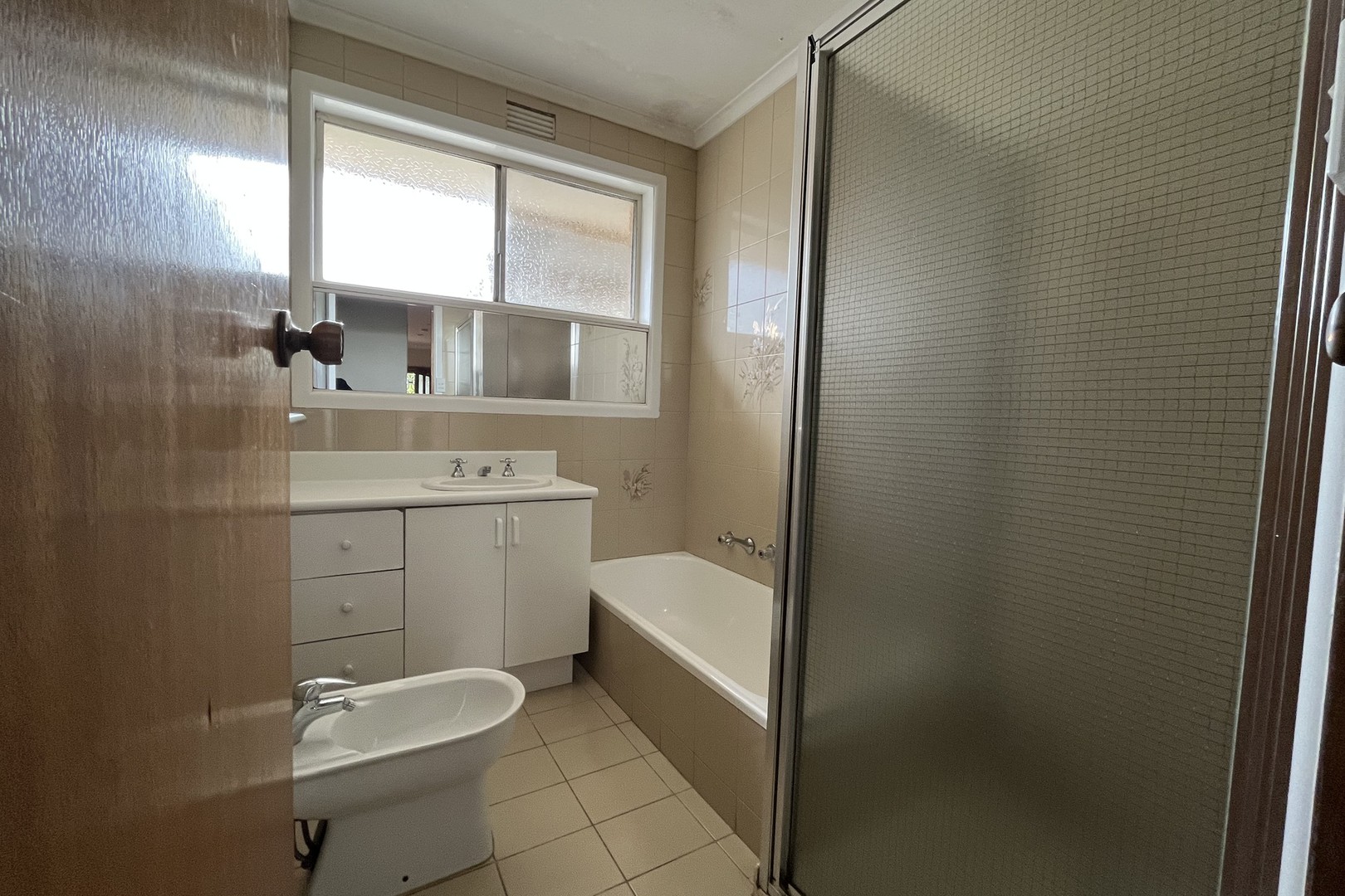 166 Broadhurst Avenue, Reservoir, VIC 3073, Reservoir - Thumbnail 7