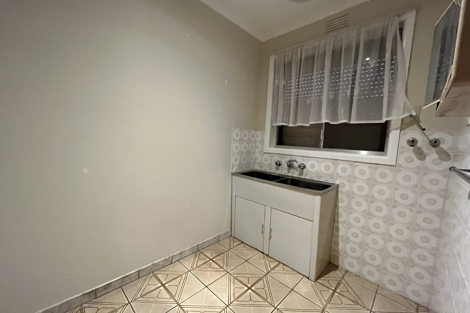 166 Broadhurst Avenue, Reservoir, VIC 3073, Reservoir - Thumbnail 8
