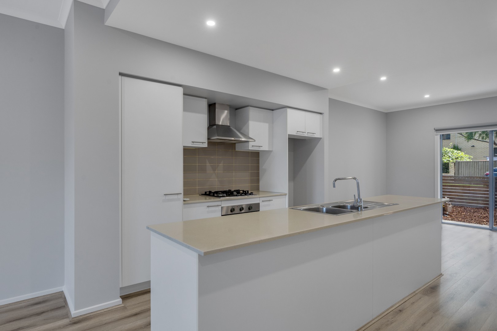 167 Central Park Avenue, Craigieburn, VIC 3064, Craigieburn - Thumbnail 2