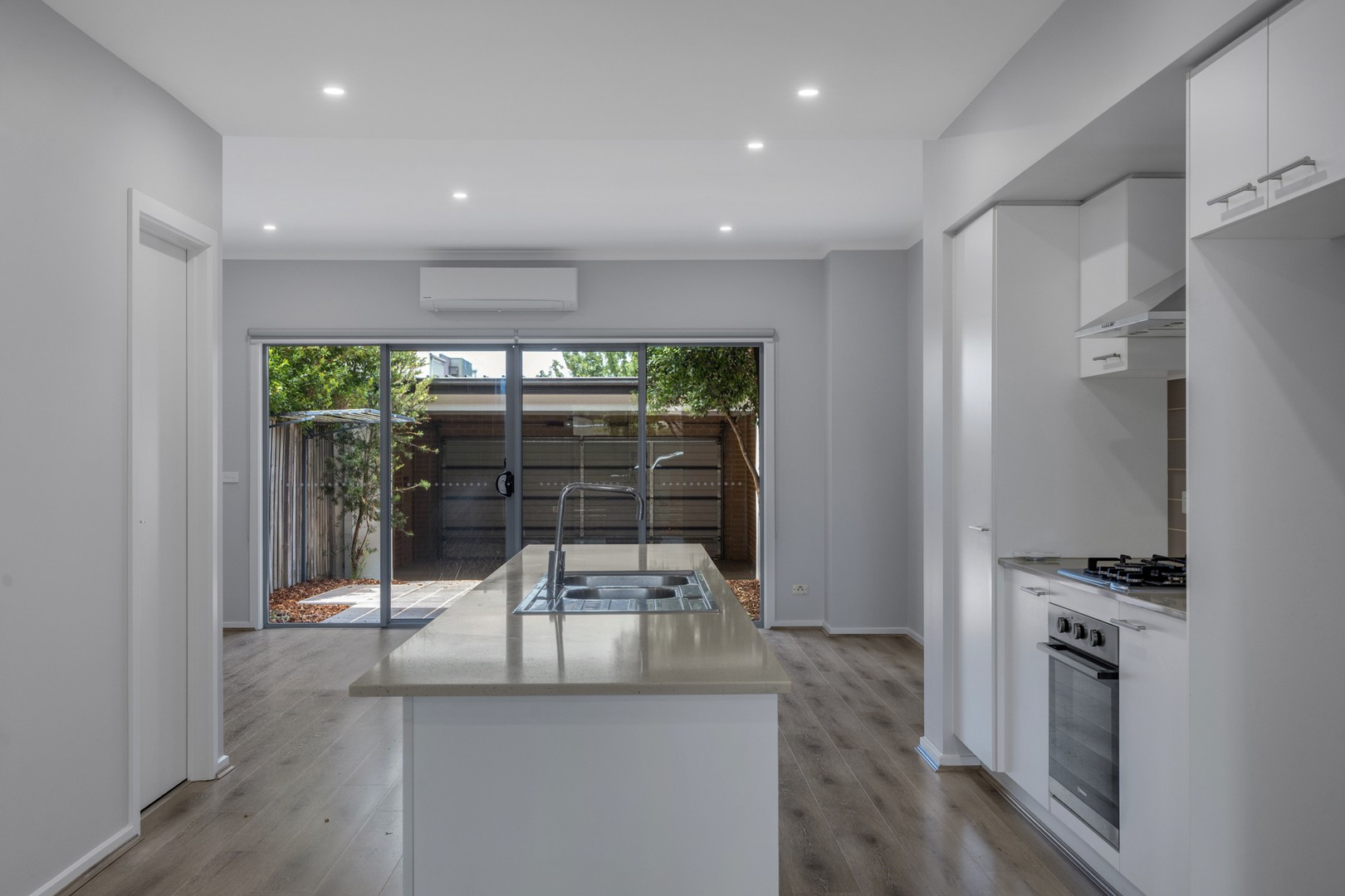 167 Central Park Avenue, Craigieburn, VIC 3064, Craigieburn - Thumbnail 3