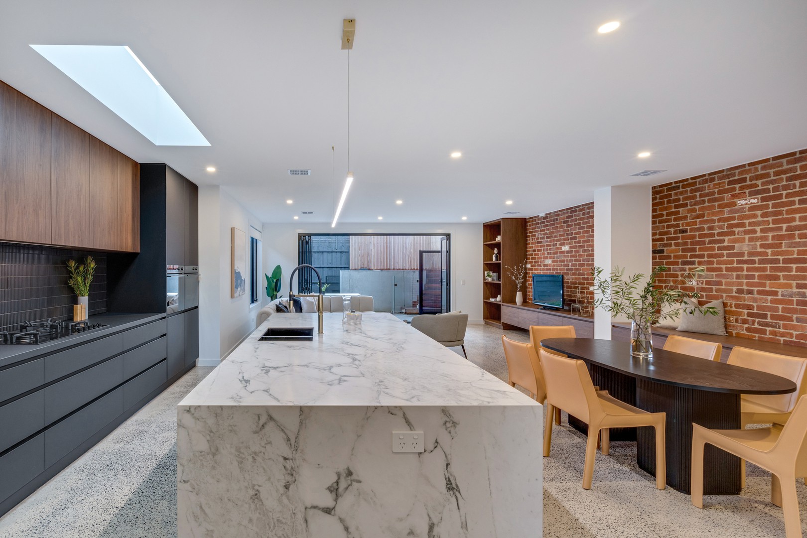 16B Carrington Road, Reservoir, VIC 3073, Reservoir - Thumbnail 2