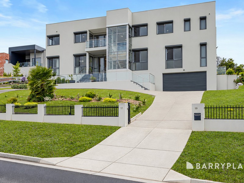 17-19 Peak Drive, Harkaway, VIC 3806 - Image - 05/10/2026
