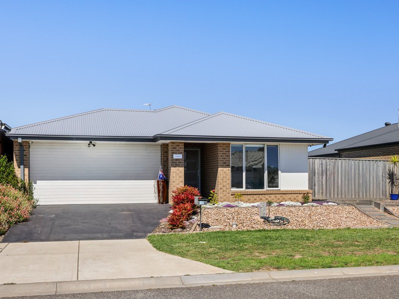 17 Abingdon Avenue, Cowes, VIC 3922 - Image - 22/10/2026