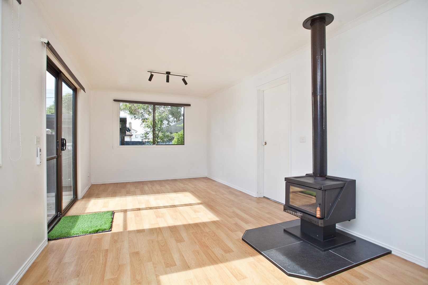 17 Akuna Street, Altona, VIC 3018, Altona - Thumbnail 6