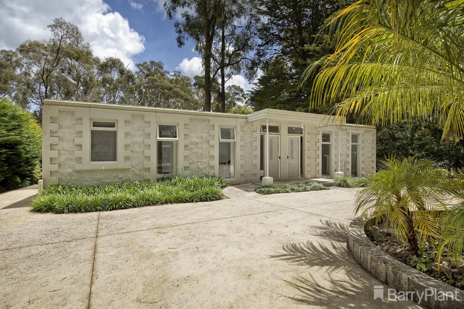17 Alfred Grove, Emerald, VIC 3782 - Thumbnail 2 - 01/12/2022