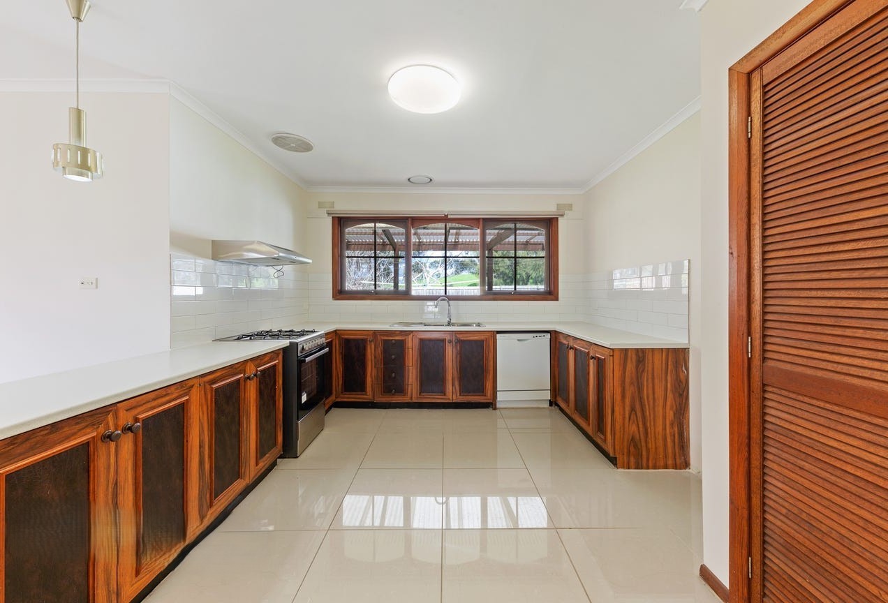 17 Brennan Street, Melton South, VIC 3338, Melton South - Thumbnail 4