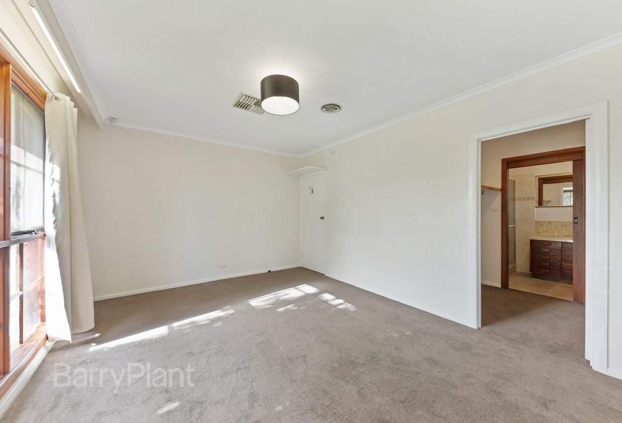 17 Brennan Street, Melton South, VIC 3338, Melton South - Thumbnail 7