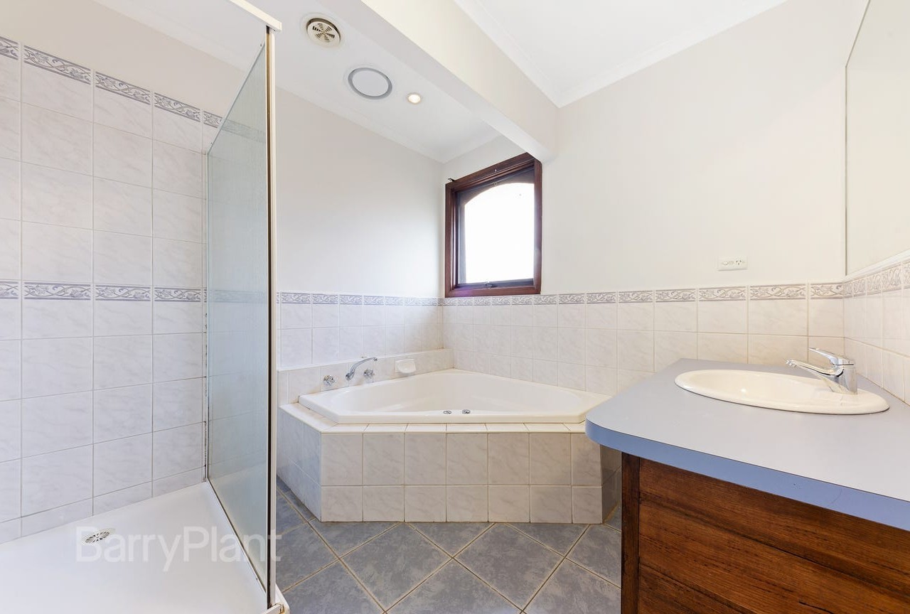 17 Brennan Street, Melton South, VIC 3338, Melton South - Thumbnail 6