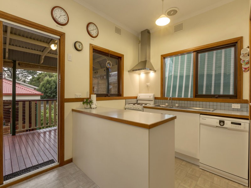 17 Burnett Street, Mitcham, VIC 3132, Mitcham - Thumbnail 4
