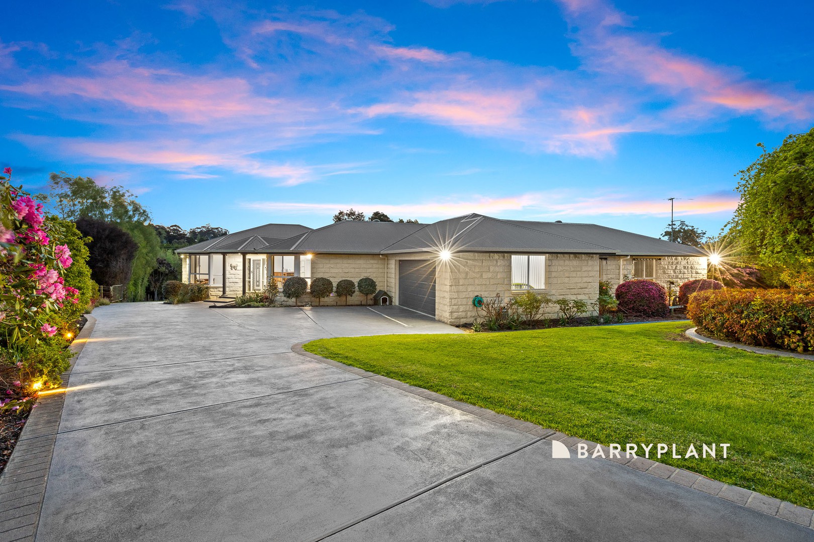 17 Canterbury Close, Drouin, VIC 3818, Drouin - Thumbnail 2