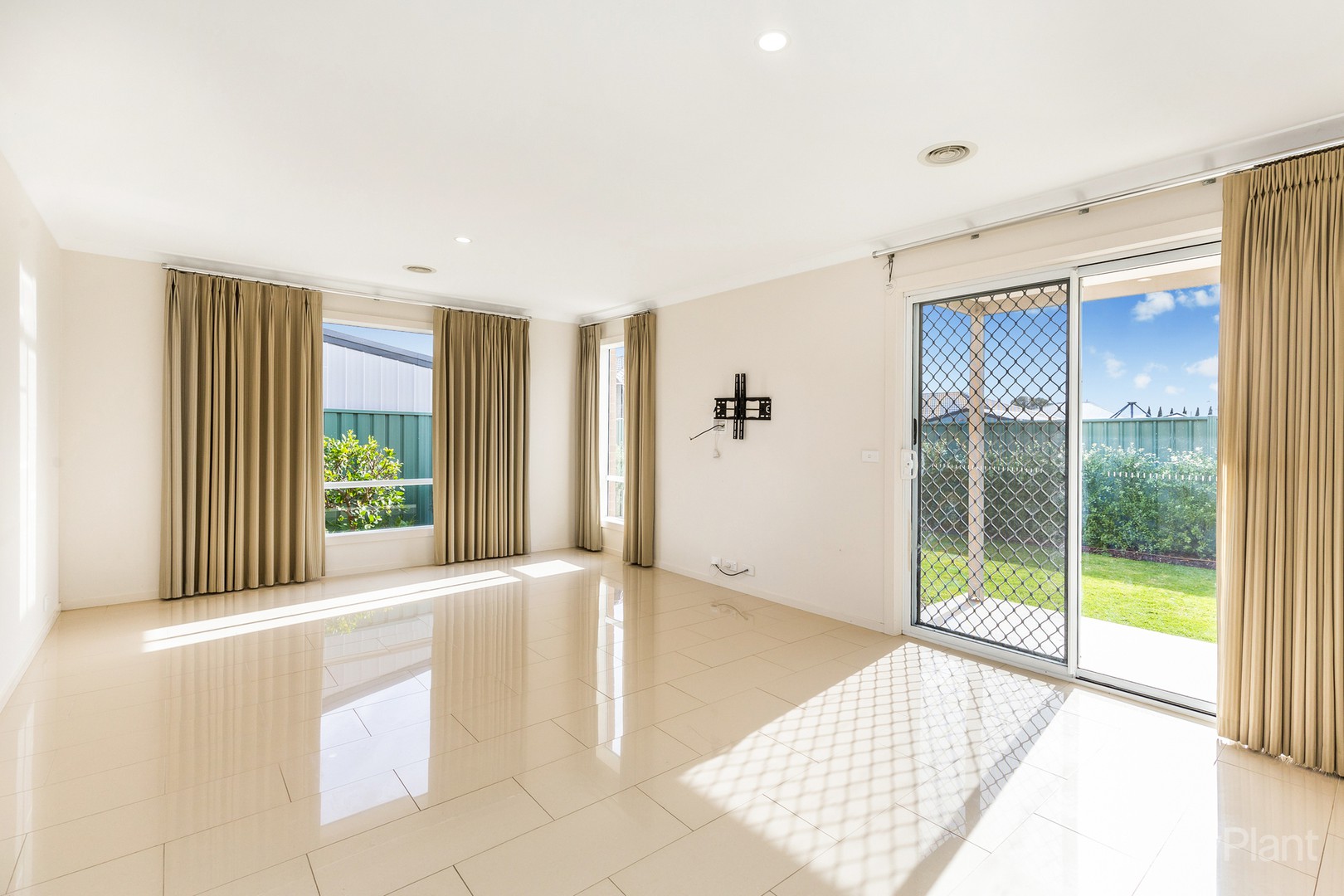 17 Caulfield Drive, Ascot, VIC 3551 - Thumbnail 2 - 27/06/2022