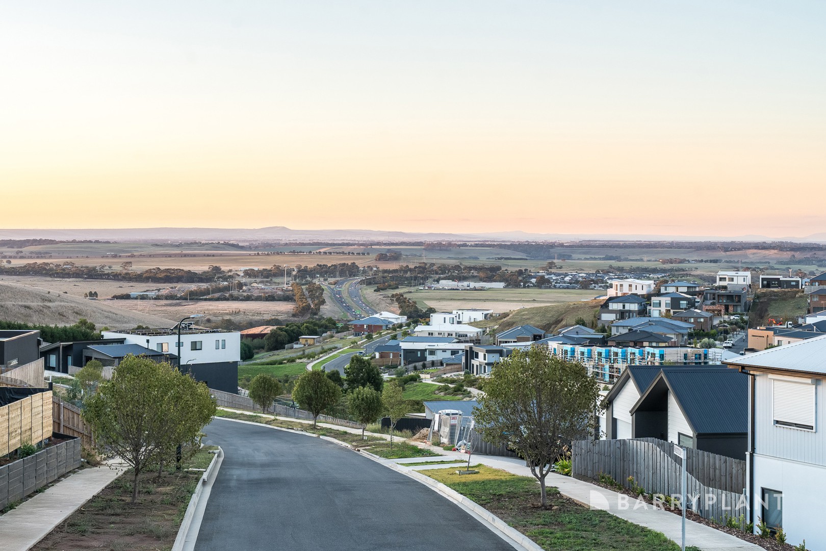 17 Clifford Street, Highton, VIC 3216 - Thumbnail 2 - 05/05/2025