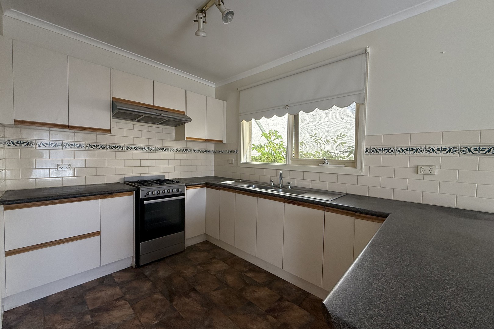 17 Daimler Avenue, Keilor Downs, VIC 3038 - Thumbnail 2 - 23/09/2025