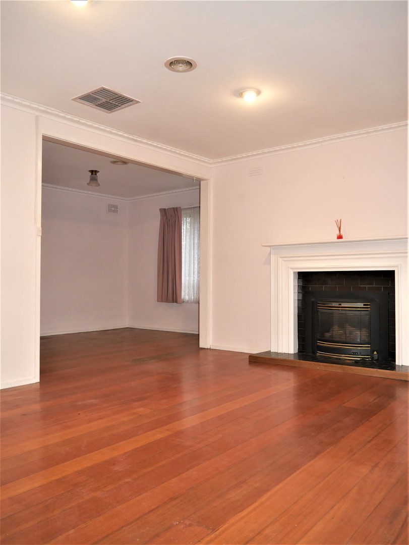 17 Dalton Drive, Melton South, VIC 3338, Melton South - Thumbnail 2