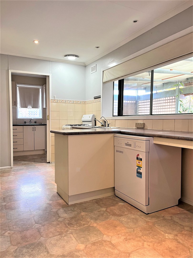 17 Dalton Drive, Melton South, VIC 3338, Melton South - Thumbnail 4
