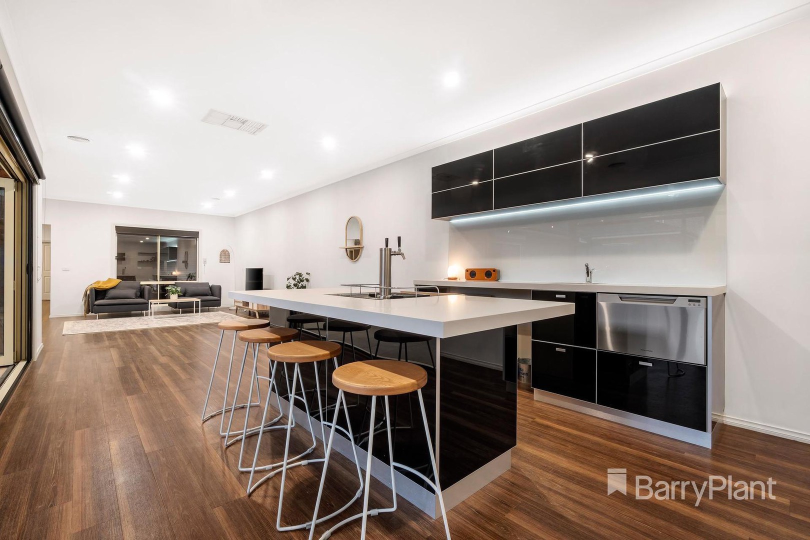 17 Delacombe Drive, Mill Park, VIC 3082, Mill Park - Thumbnail 7