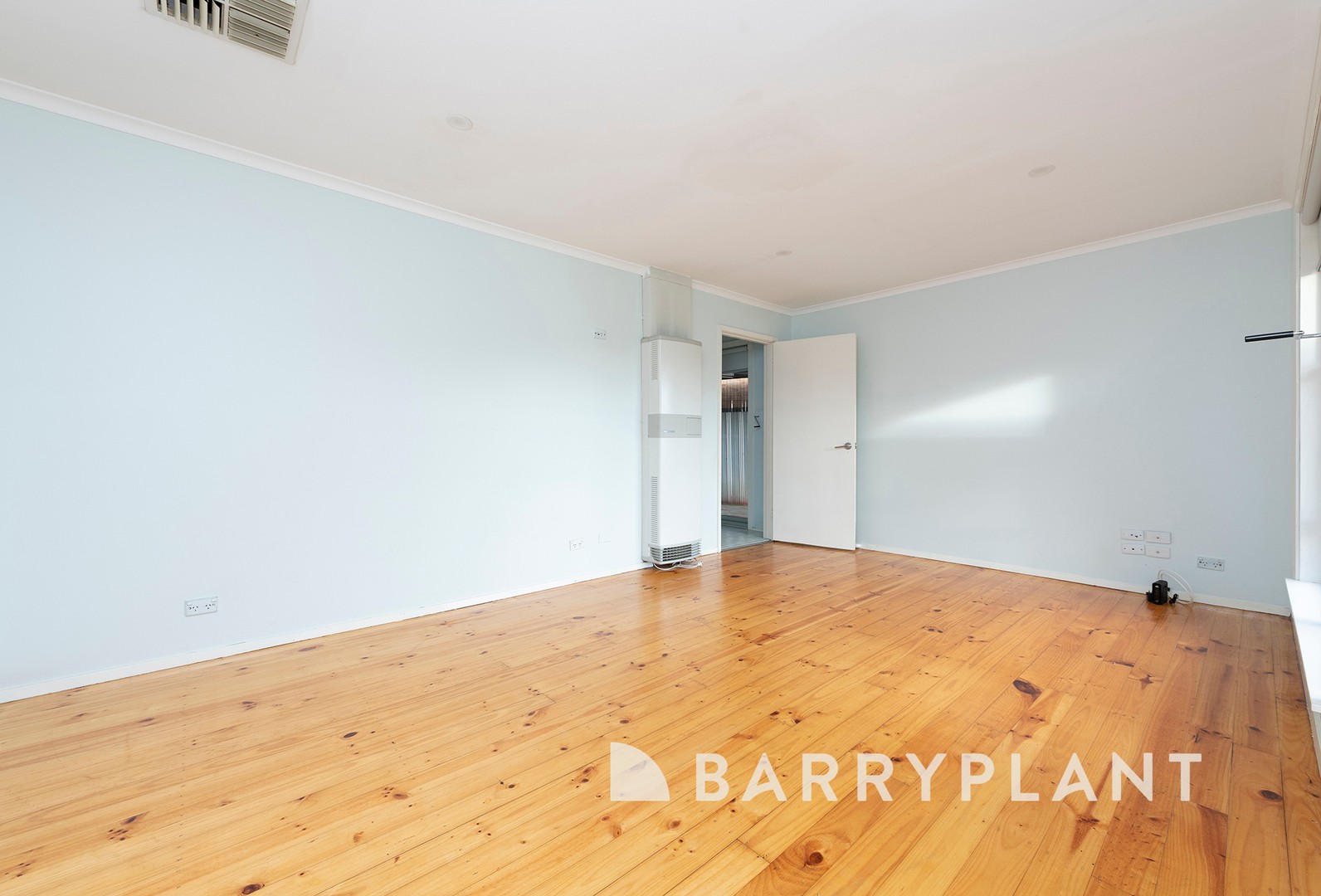 17 Drinkwater Crescent, Sunshine West, VIC 3020 - Thumbnail 2 - 15/06/2026