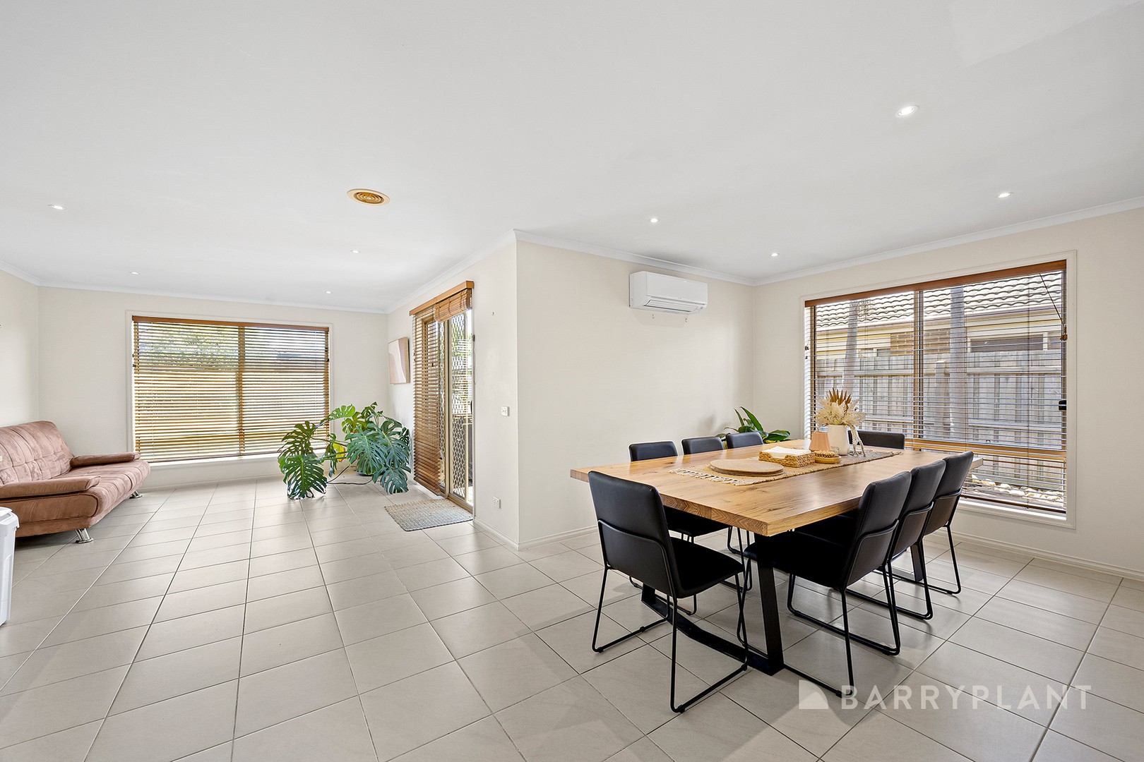 17 Drysdale Street, Pakenham, VIC 3810 - Thumbnail 2 - 25/11/2025