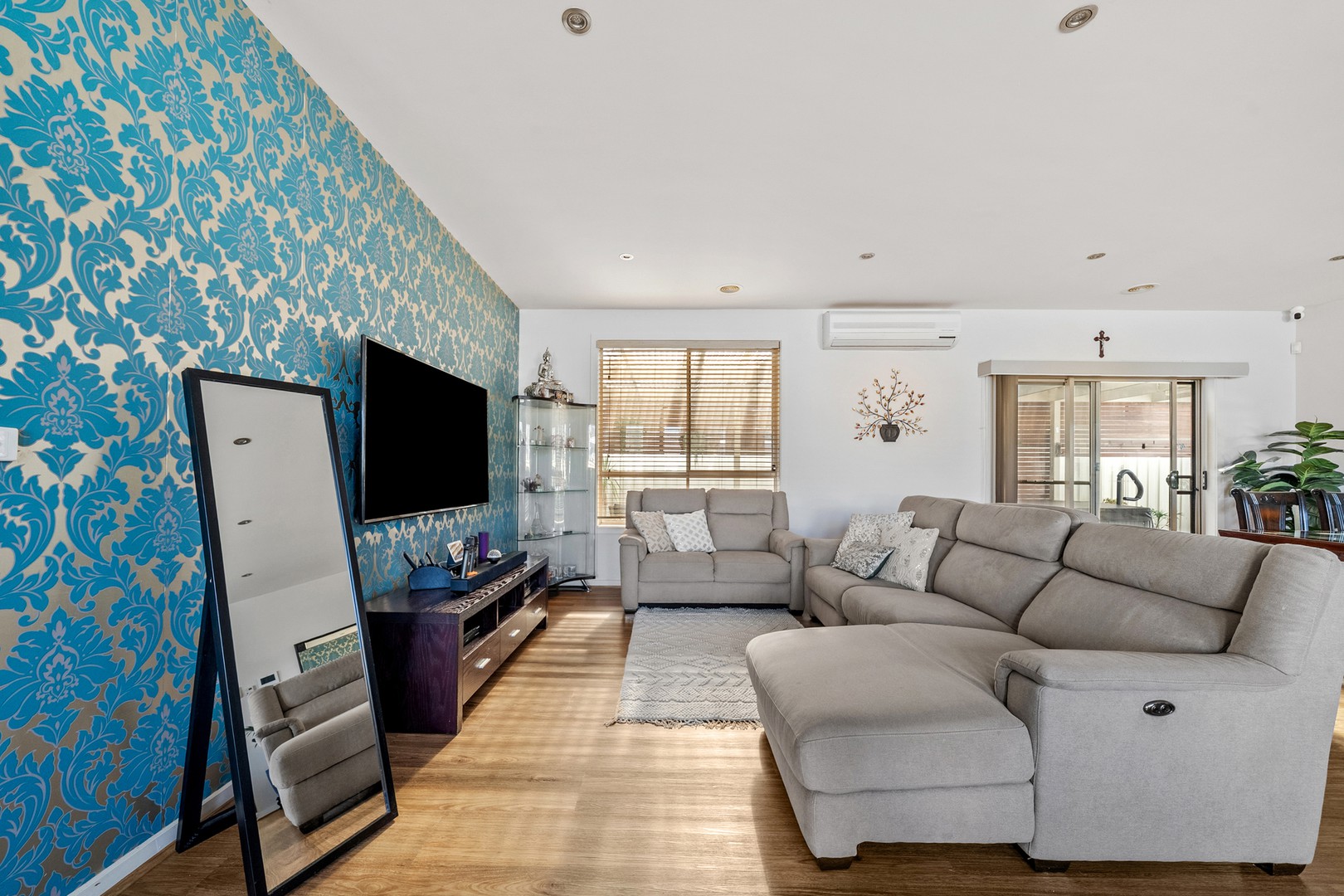 17 Dunstall Gardens, Caroline Springs, VIC 3023, Caroline Springs - Thumbnail 3