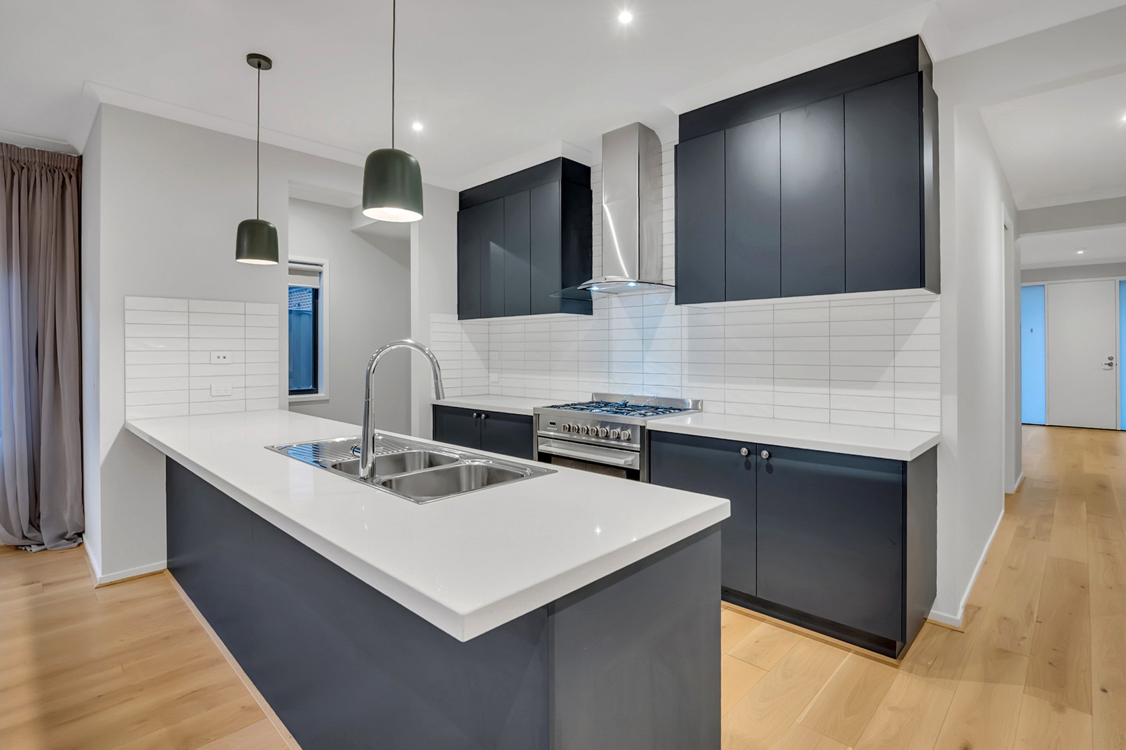 17 Flores Road, Craigieburn, VIC 3064, Craigieburn - Thumbnail 2