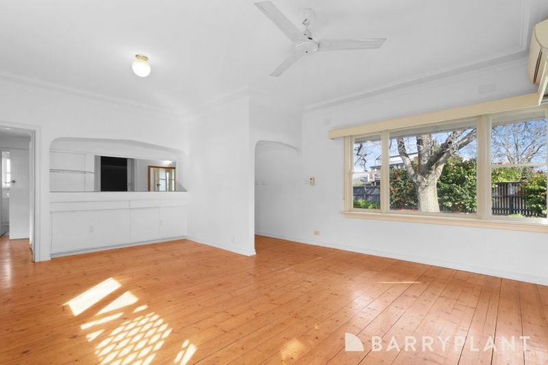 17 Fortescue Av, Seaford, VIC 3198, Seaford - Thumbnail 2