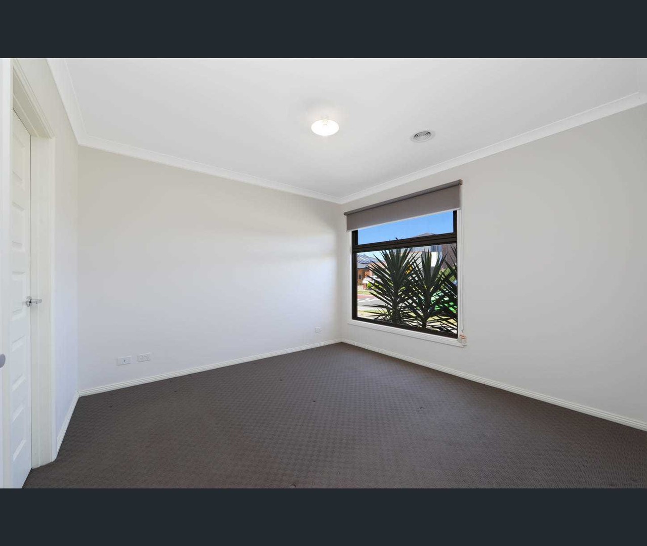 17 Guernsey Street, Clyde North, VIC 3978, Clyde North - Thumbnail 5
