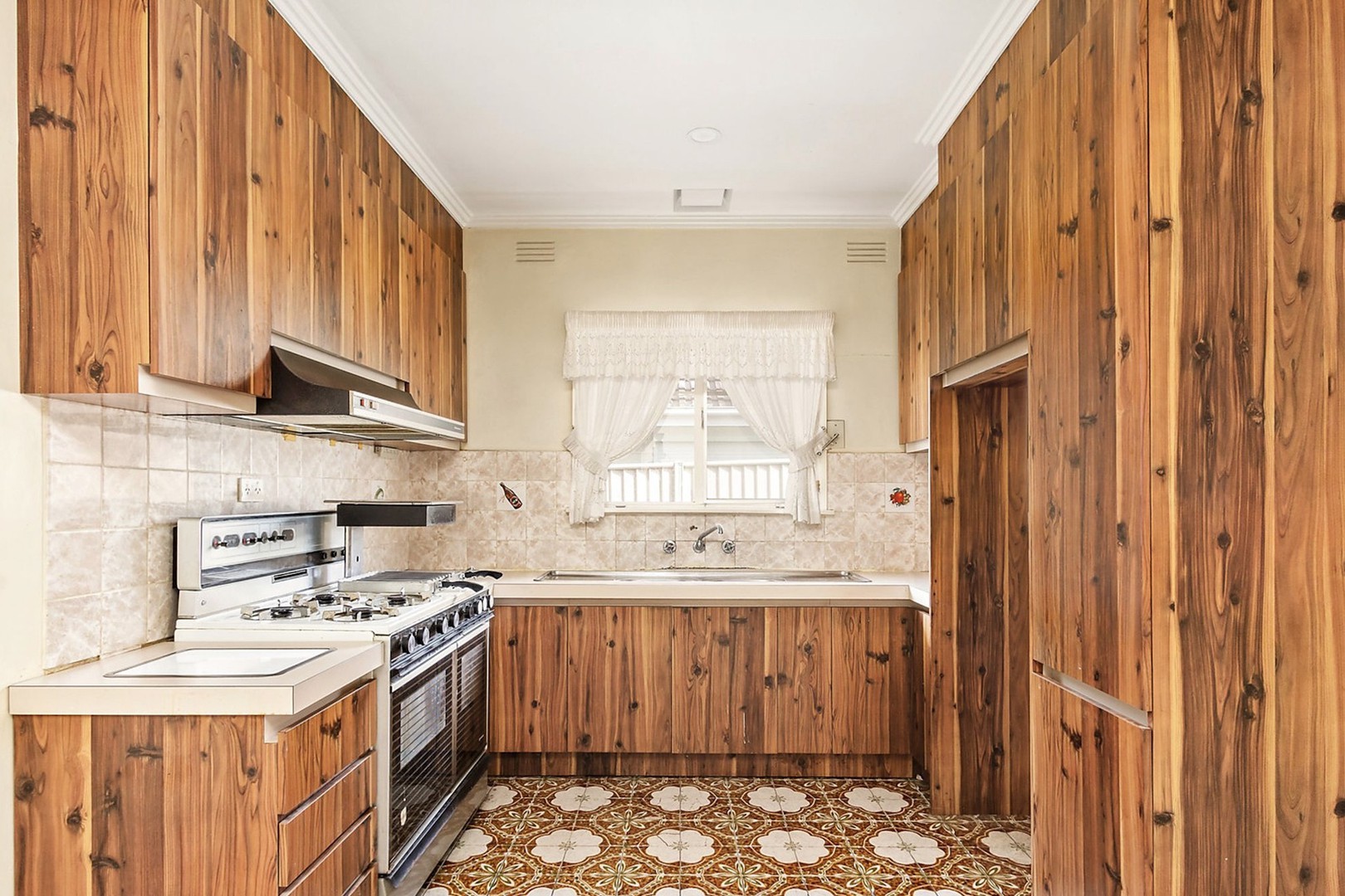 17 Highridge Crescent, Airport West, VIC 3042, Airport West - Thumbnail 2