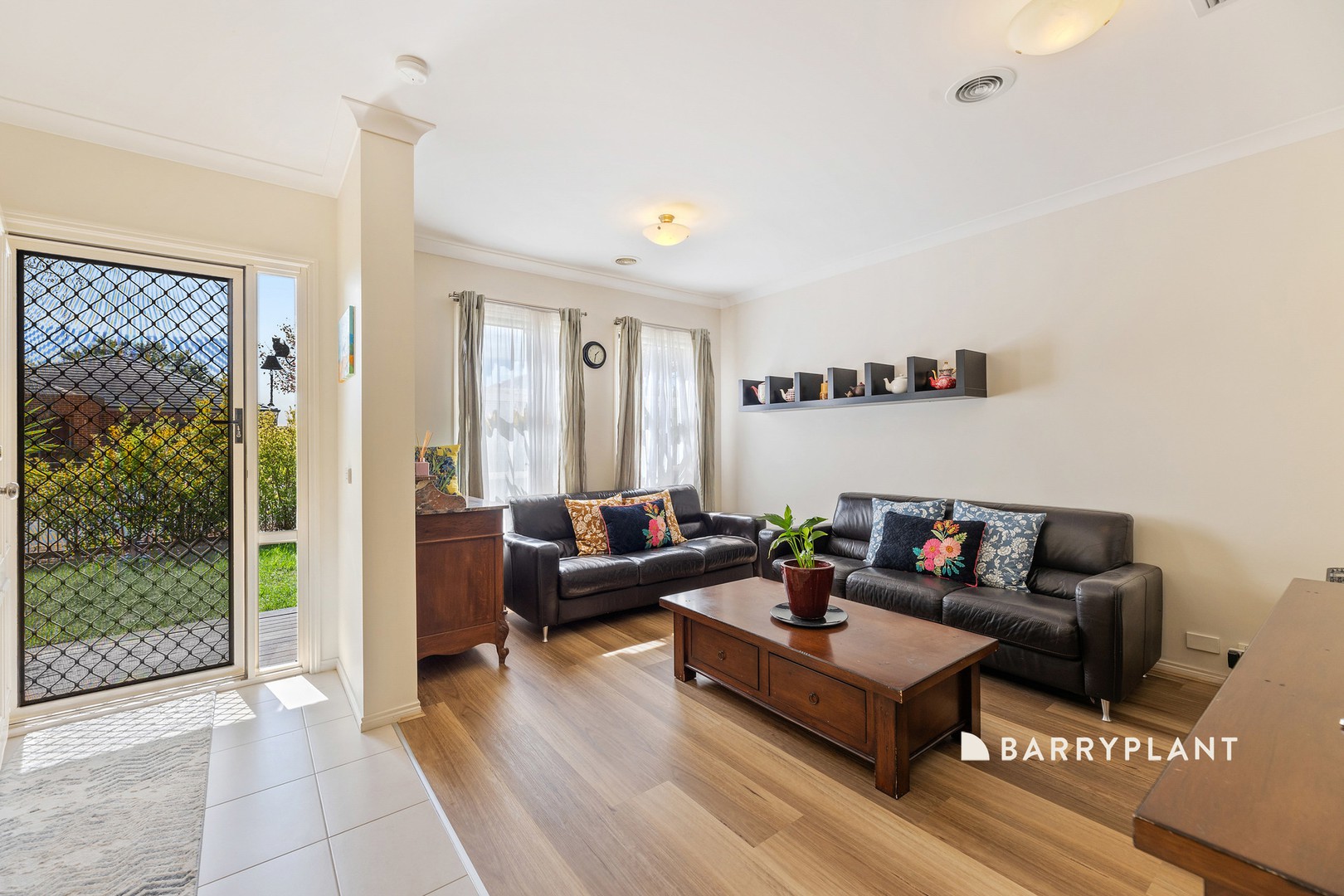 17 Hollyrood Drive, Berwick, VIC 3806, Berwick - Thumbnail 2
