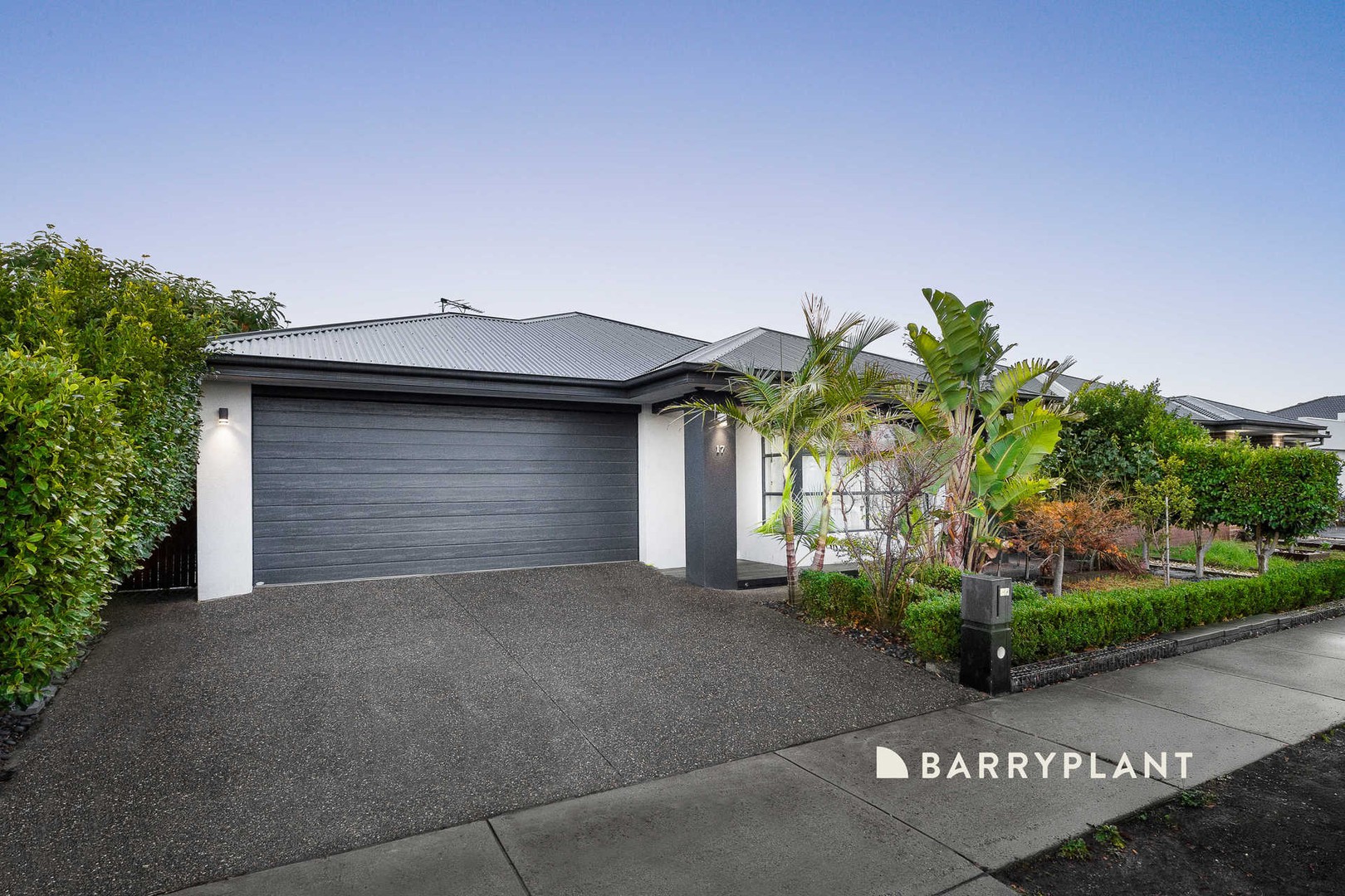 17 Hollywell Road, Clyde North, VIC 3978, Clyde North - Thumbnail 2