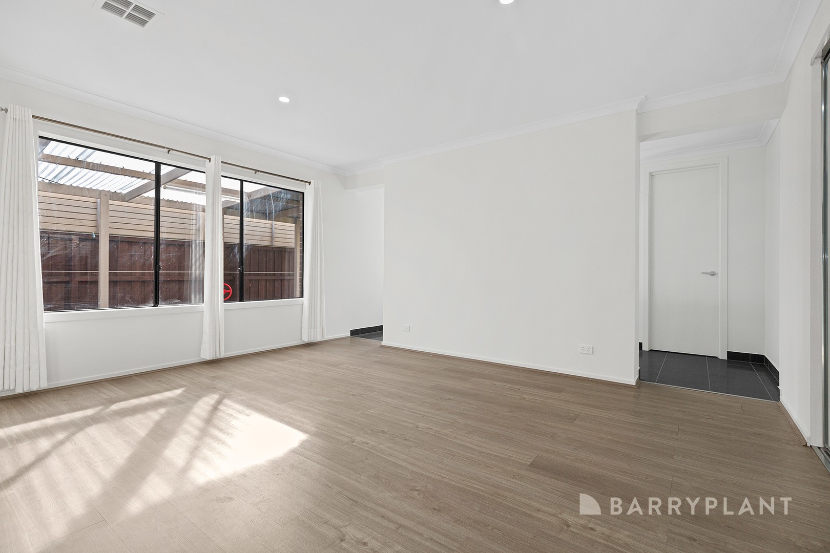 17 Hull Crescent, Pakenham, VIC 3810 - Thumbnail 1 - 19/06/2025