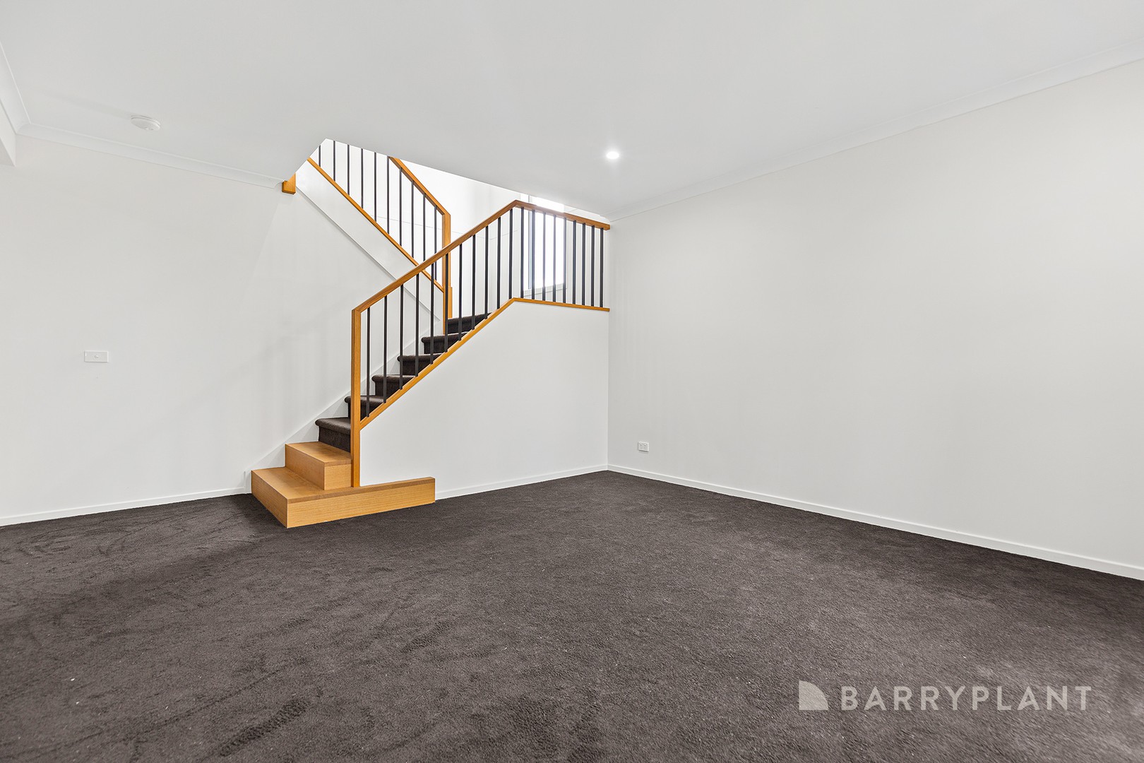 17 Hull Crescent, Pakenham, VIC 3810, Pakenham - Thumbnail 4