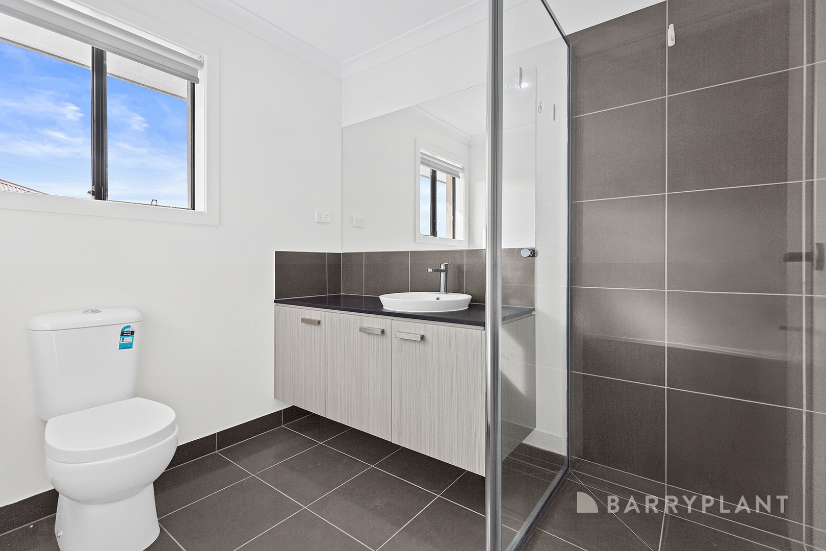 17 Hull Crescent, Pakenham, VIC 3810, Pakenham - Thumbnail 8
