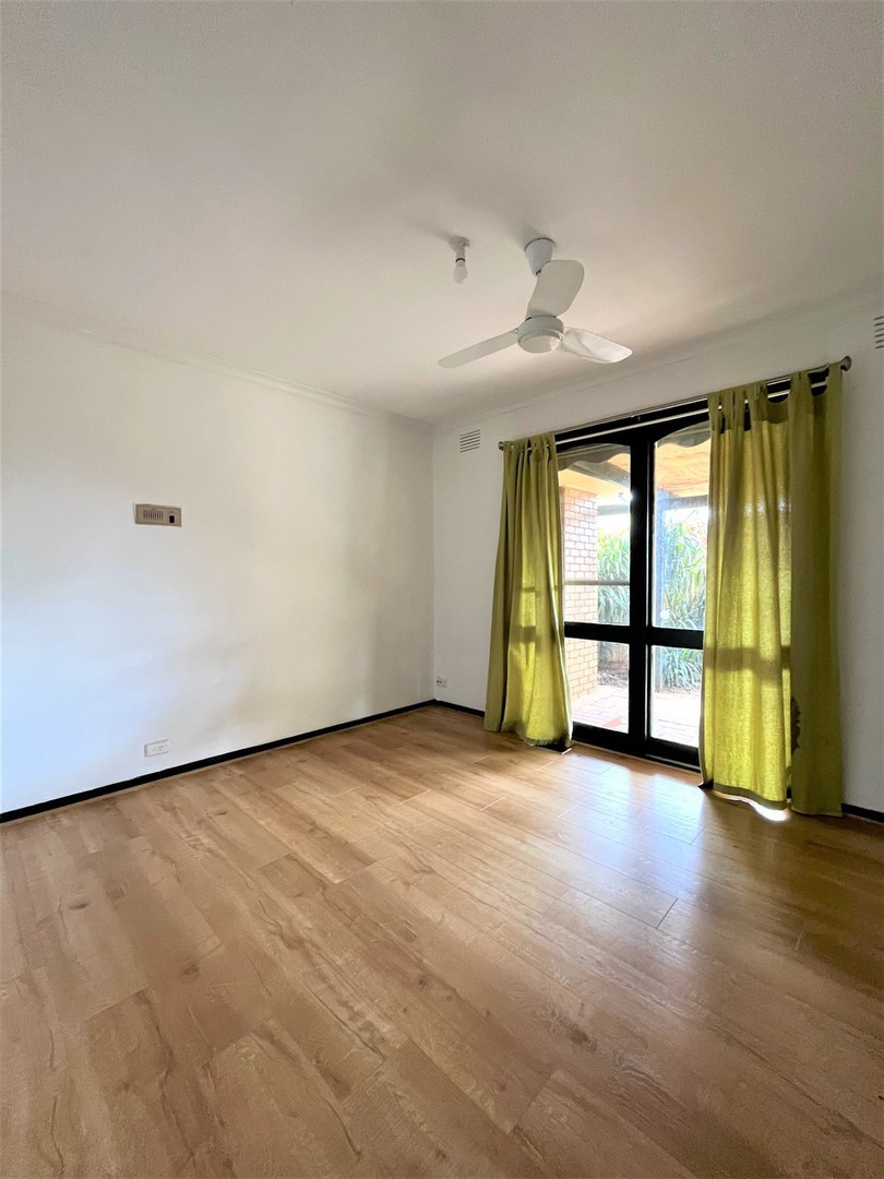 17 Hume Avenue, Melton South, VIC 3338, Melton South - Thumbnail 5