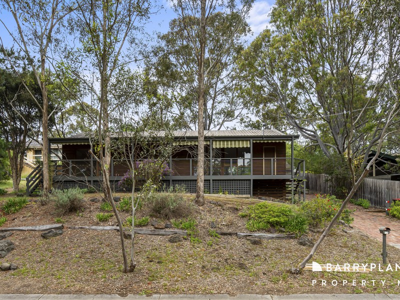 17 Hurst Road, Hurstbridge, VIC 3099 - Image - 01/12/2025