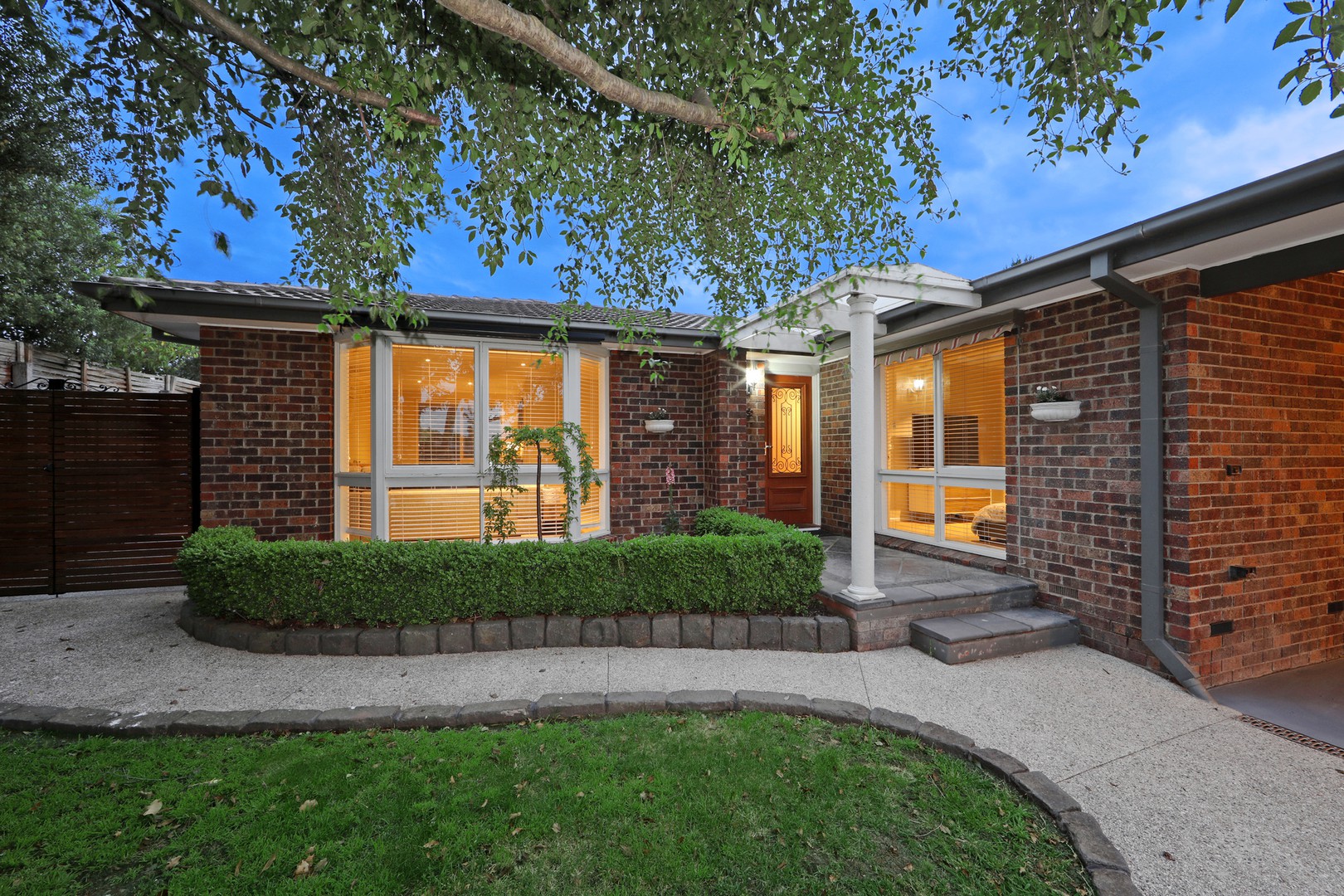 17 Jenhill CourtRowville, VIC 3178, Rowville - Thumbnail 2