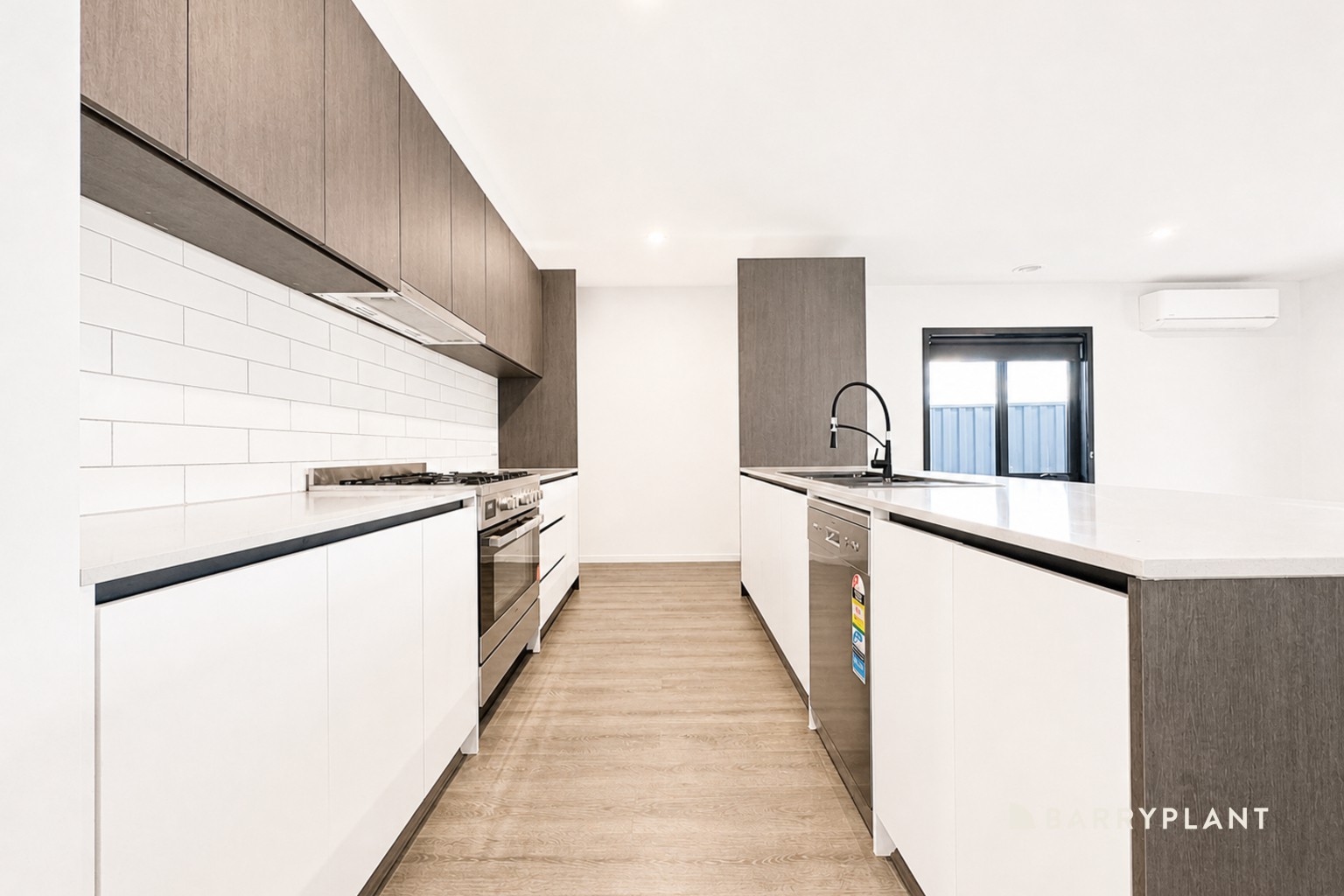 17 Jules Way, Pakenham, VIC 3810 - Thumbnail 2 - 06/05/2026