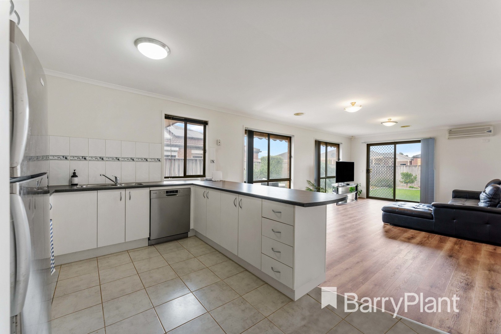 17 Karong Drive, Wyndham Vale, VIC 3024, Wyndham Vale - Thumbnail 3