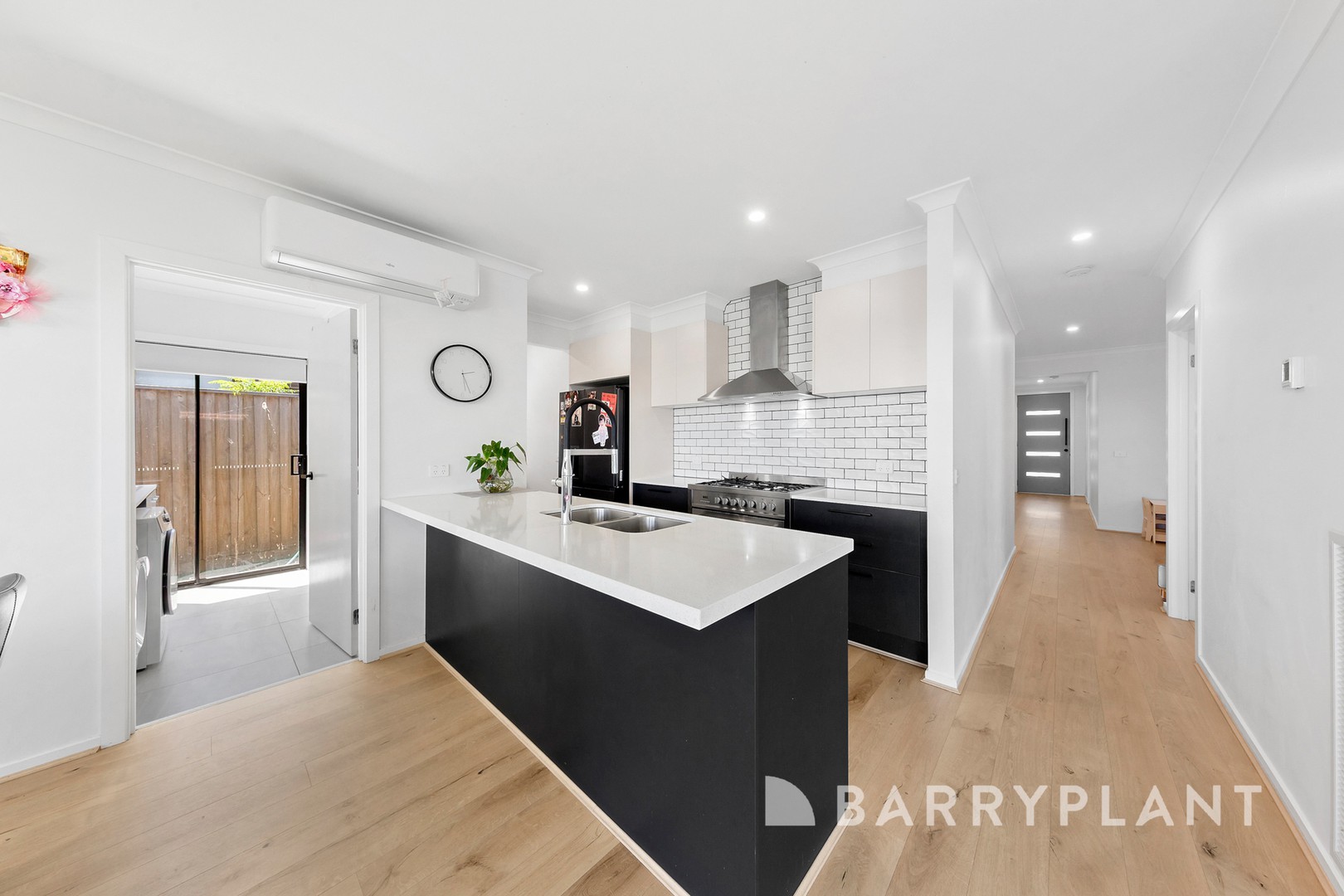 17 Krateron Street, Fraser Rise, VIC 3336, Fraser Rise - Thumbnail 3
