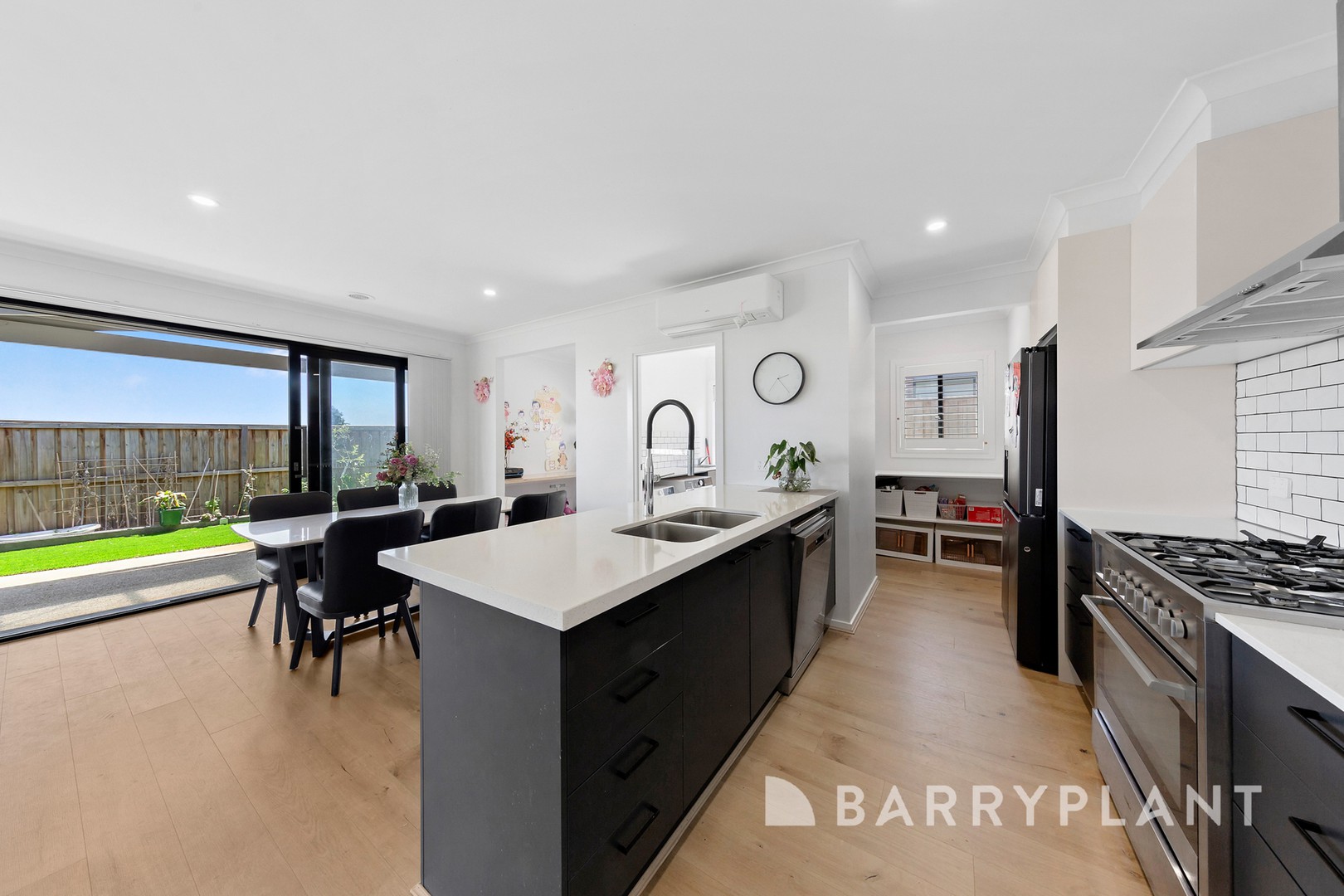 17 Krateron Street, Fraser Rise, VIC 3336, Fraser Rise - Thumbnail 5