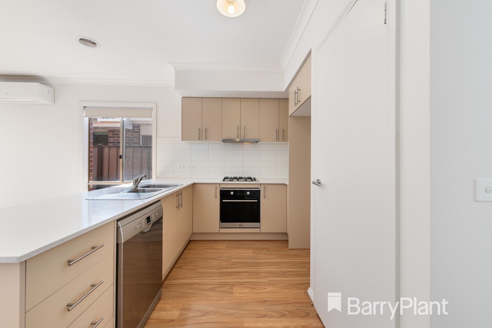 17 Lambourne Avenue, Truganina, VIC 3029, Truganina - Thumbnail 5