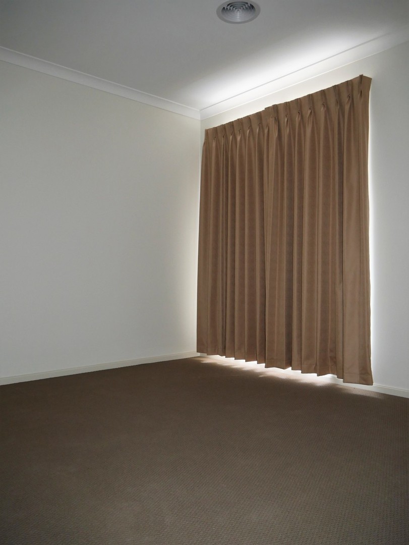 17 Larneuk Drive, Cobblebank, VIC 3338, Cobblebank - Thumbnail 3